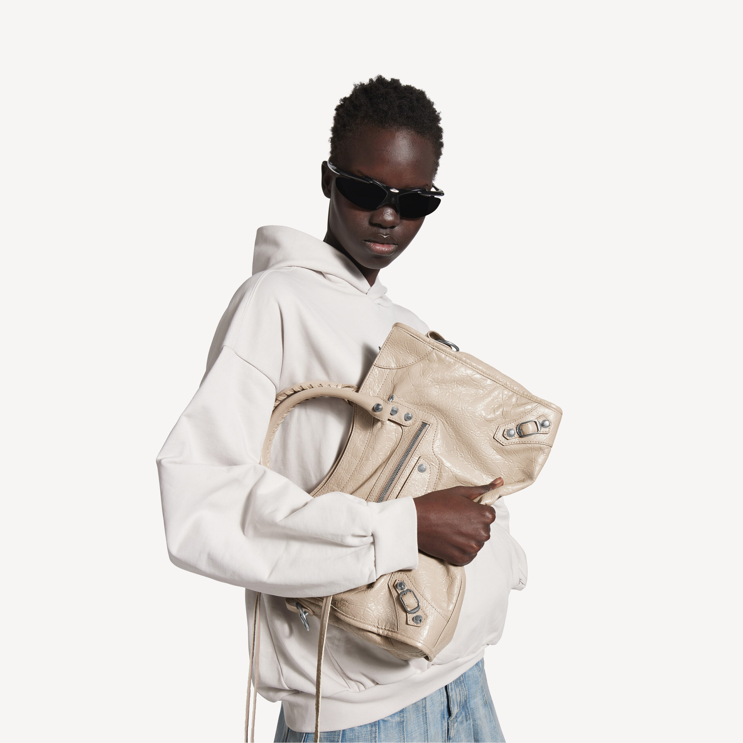 Aged Lambskin Le City Bag Medium Beige - Image 5