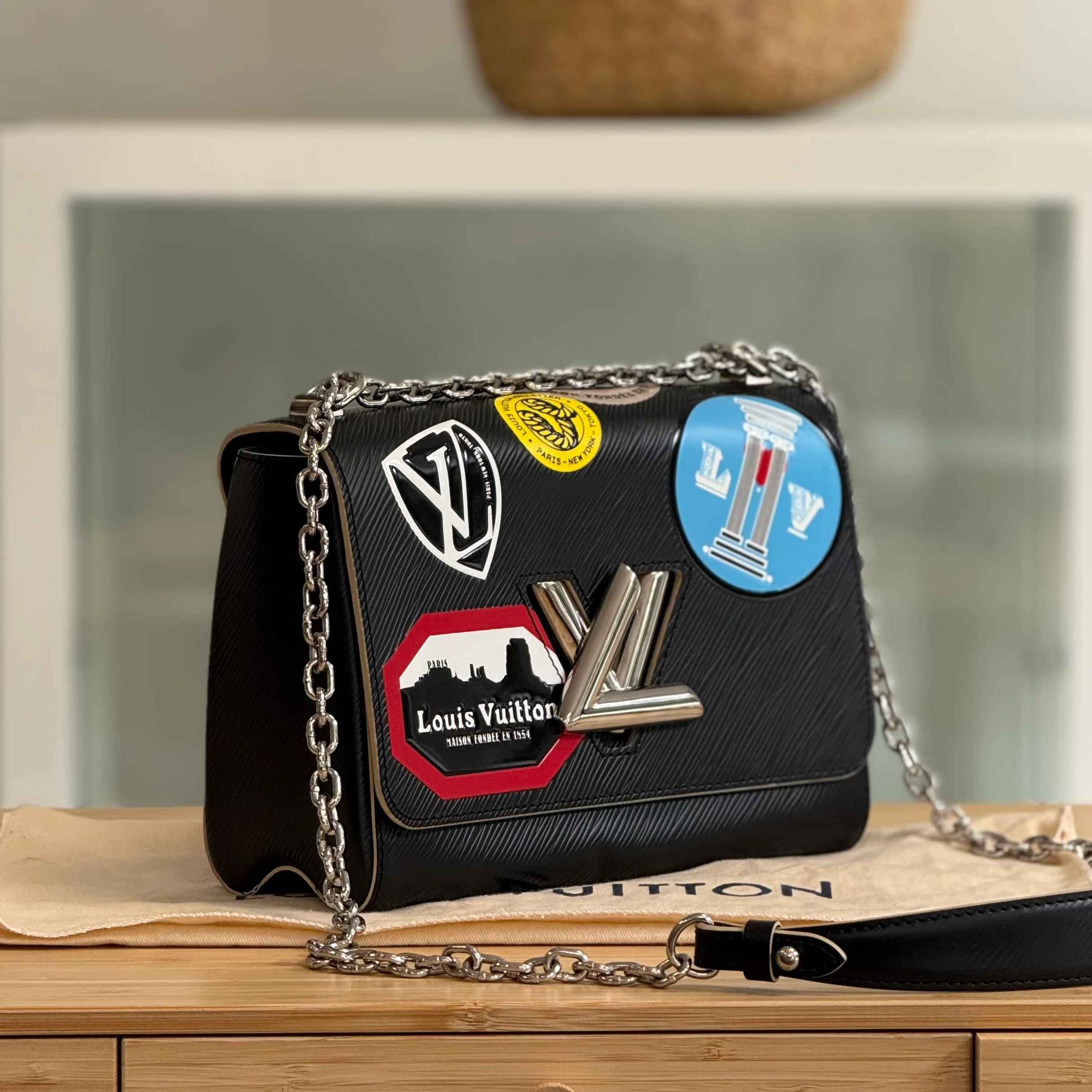 Louis Vuitton Twist Chain MM 'World Tour'