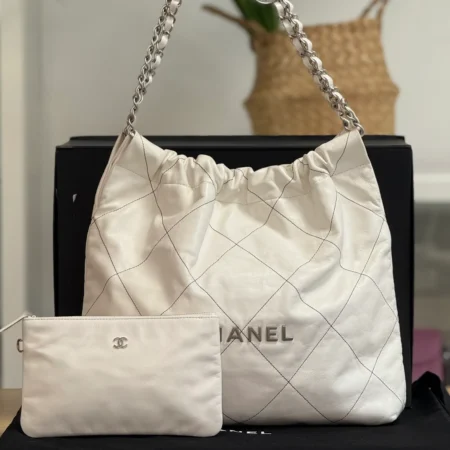 Chanel 22