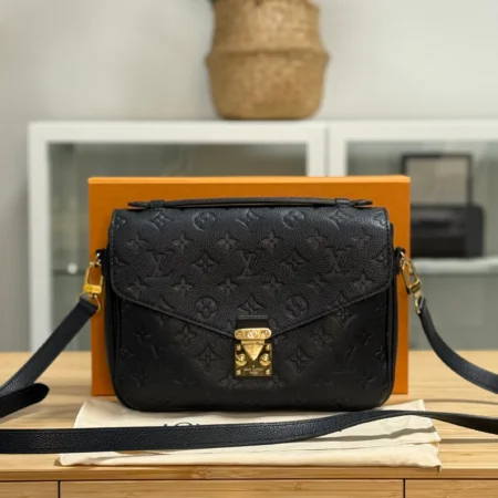 Louis Vuitton Pochette Metis