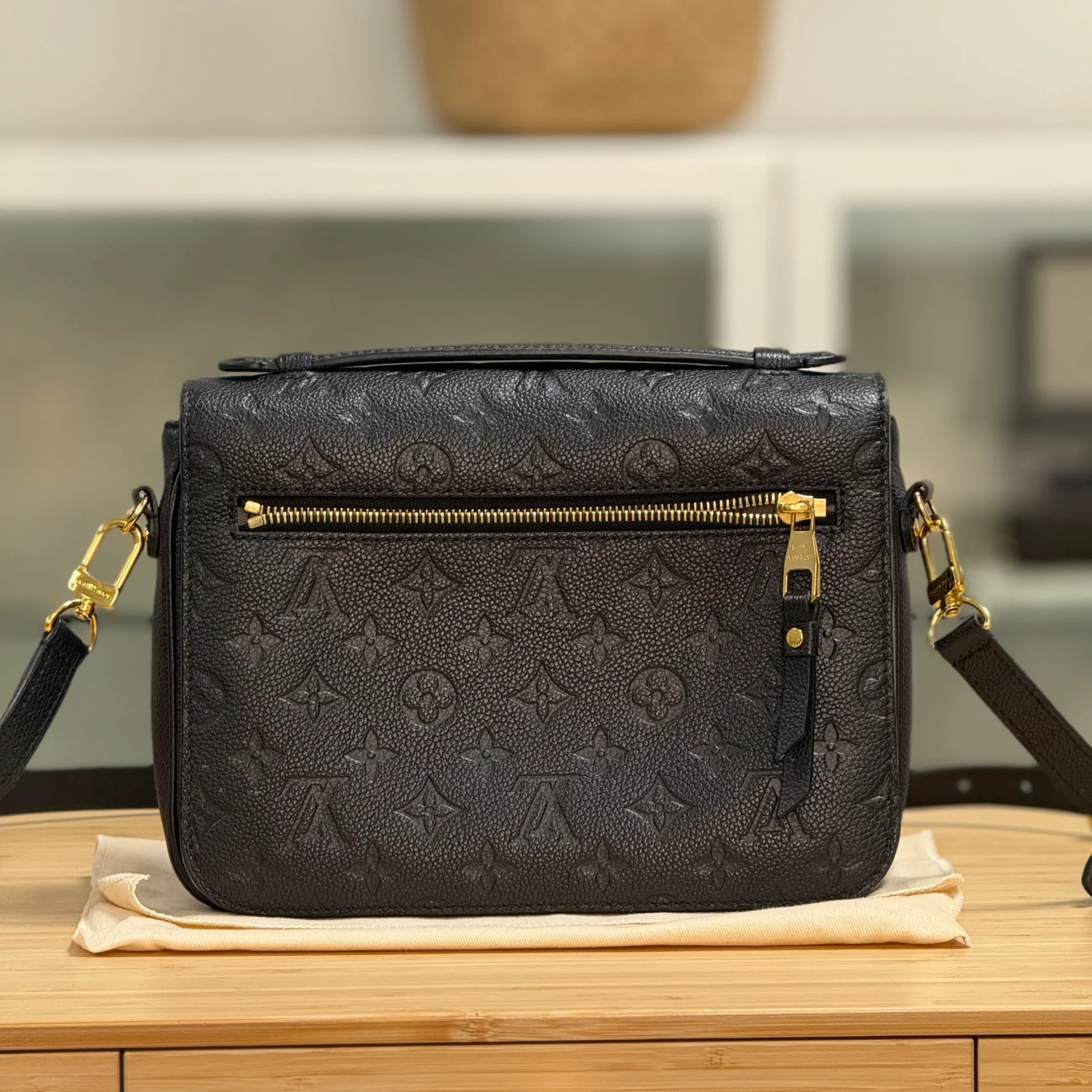 Louis Vuitton Pochette Metis - Image 6