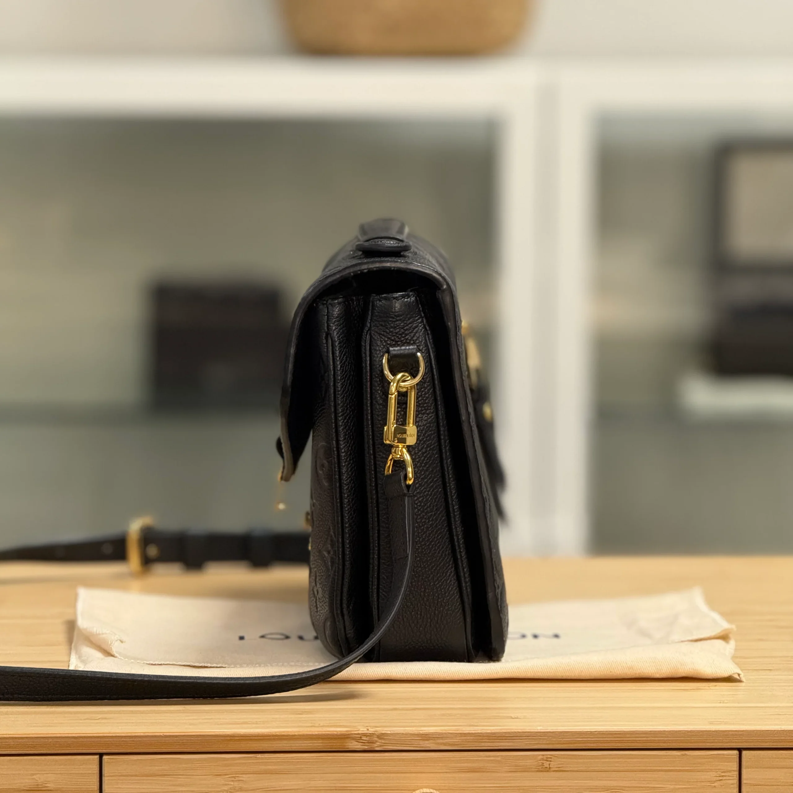 Louis Vuitton Pochette Metis - Image 5