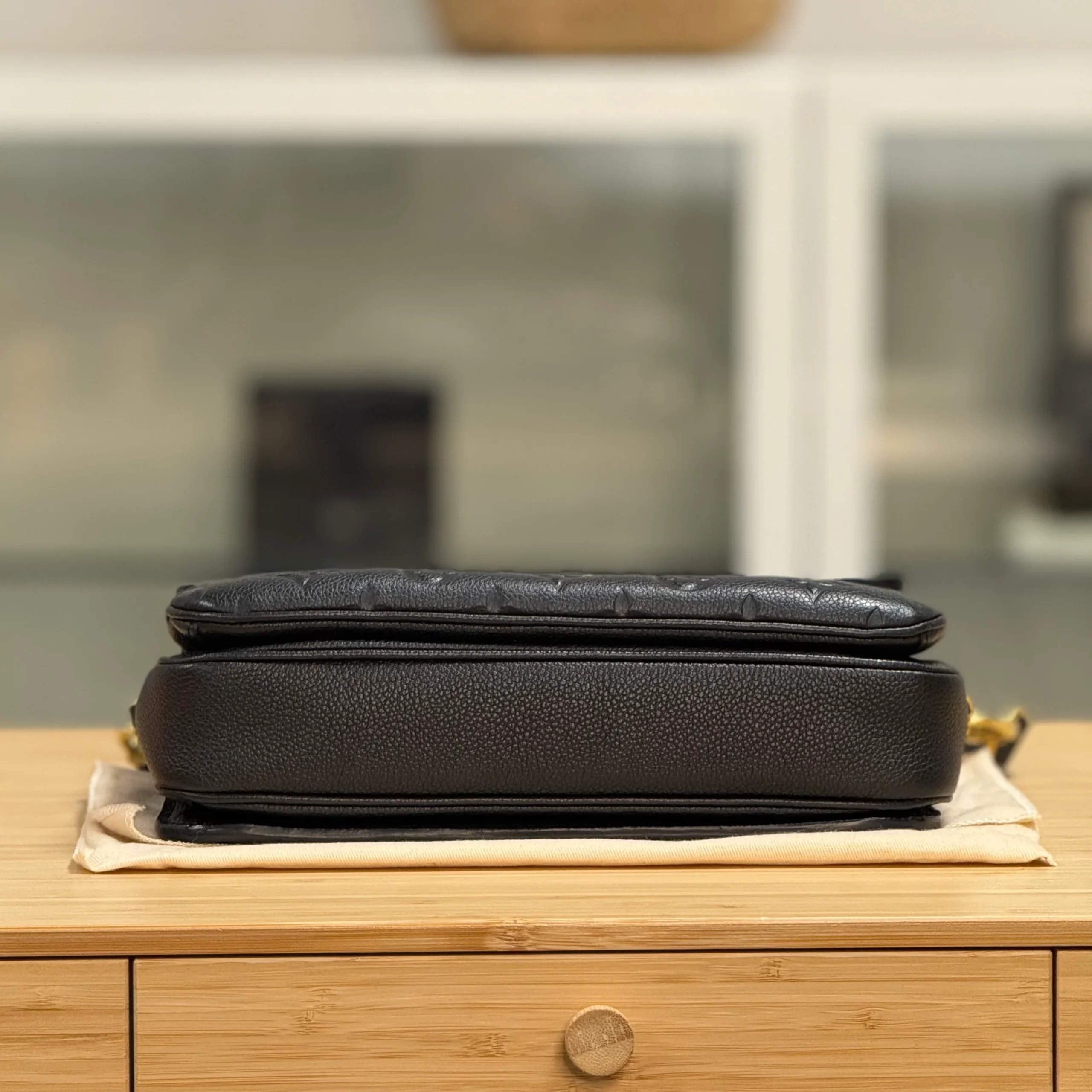 Louis Vuitton Pochette Metis - Image 4